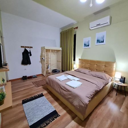 Ex-Block District Charming Studio Apartment With Treeish Sorrounding View! Tirana Exteriör bild