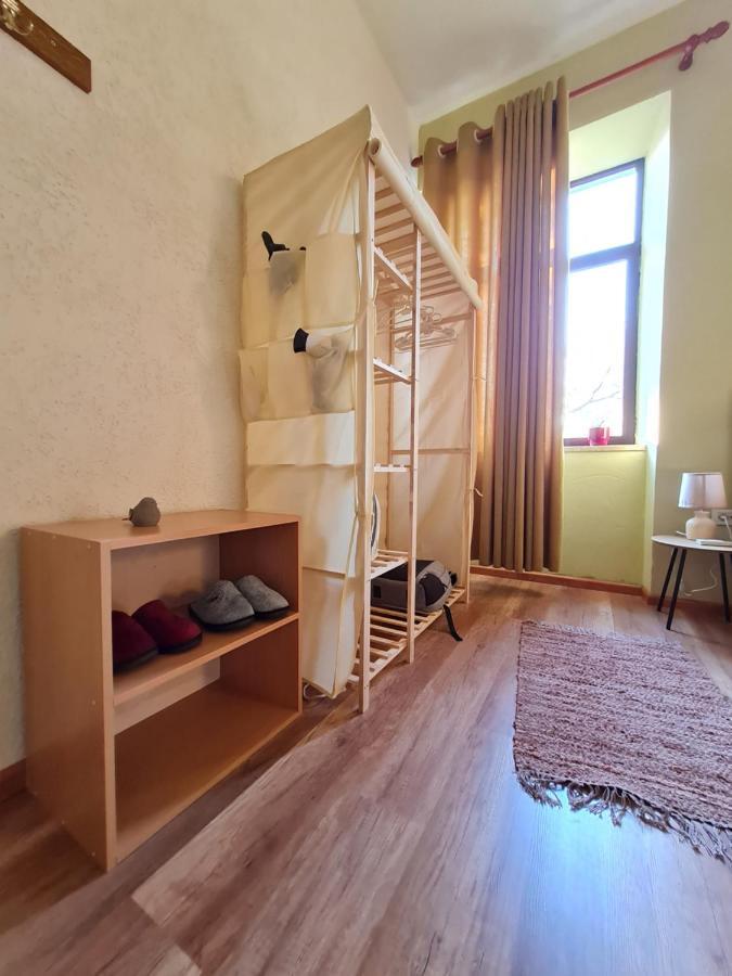 Ex-Block District Charming Studio Apartment With Treeish Sorrounding View! Tirana Exteriör bild