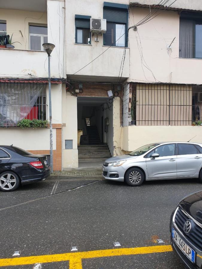 Ex-Block District Charming Studio Apartment With Treeish Sorrounding View! Tirana Exteriör bild